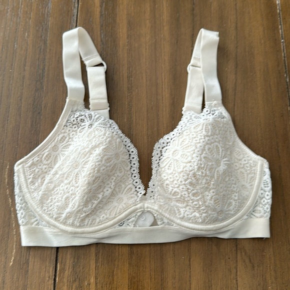 F21 bra 32B - Picture 1 of 5